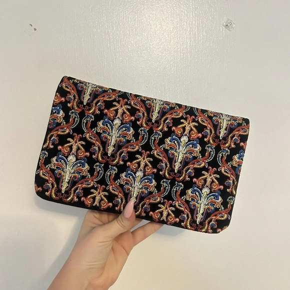 Shiraleah Chicago NWT Stunning Purse Wallet Franca Fold Clutch Black Red Floral - Picture 1 of 10